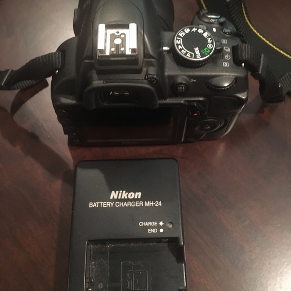 Nikon d3100 Nikkor 18-55mm  3.5-5.6G Charger - Picture 6 of 7